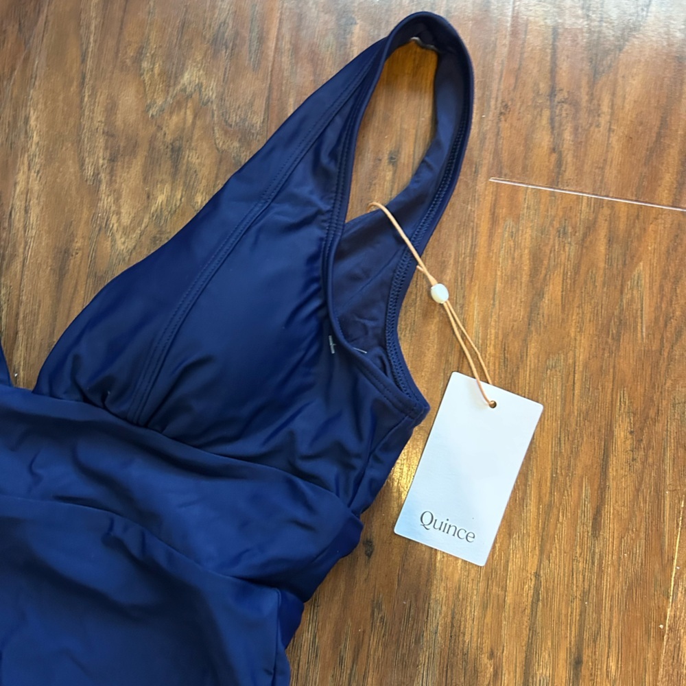 Quince Italian Plunge Wrap One Piece Swimsuit in Navy Blue women’s size M NWT - Picture 4 of 6
